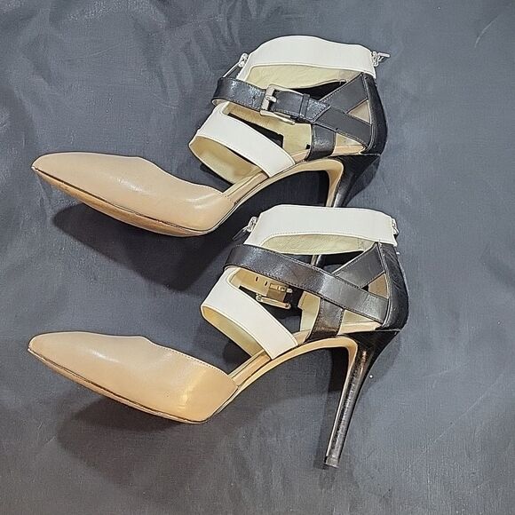 MICHEAL MICHEAL KORS ANKLE  WOMEN"S BOOT - Picture 10 of 16